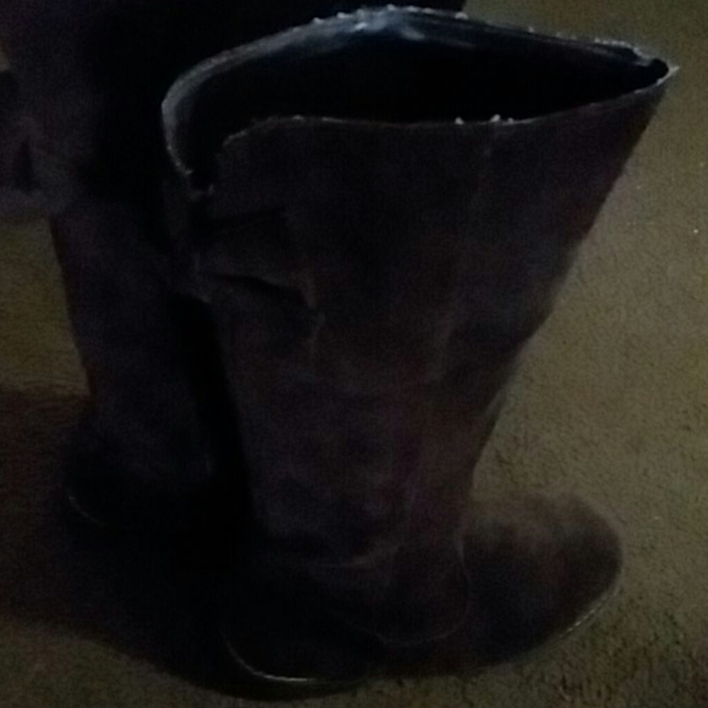 Girl's Gymboree suede boots